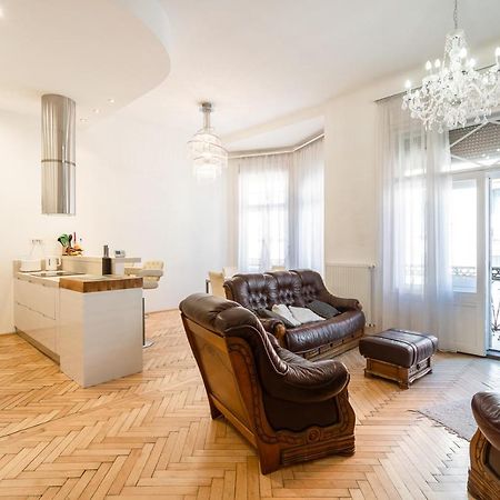 Garys Bright And Spacious Two Bedroom Flat Near Danube Budapest Exterior photo
