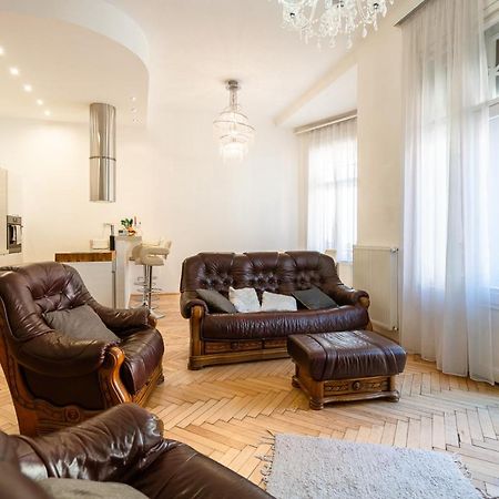 Garys Bright And Spacious Two Bedroom Flat Near Danube Budapest Exterior photo
