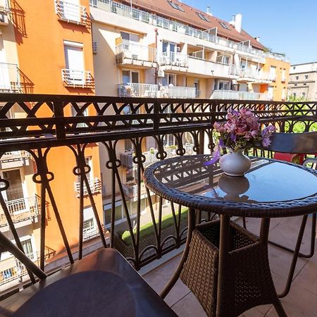 Garys Bright And Spacious Two Bedroom Flat Near Danube Budapest Exterior photo