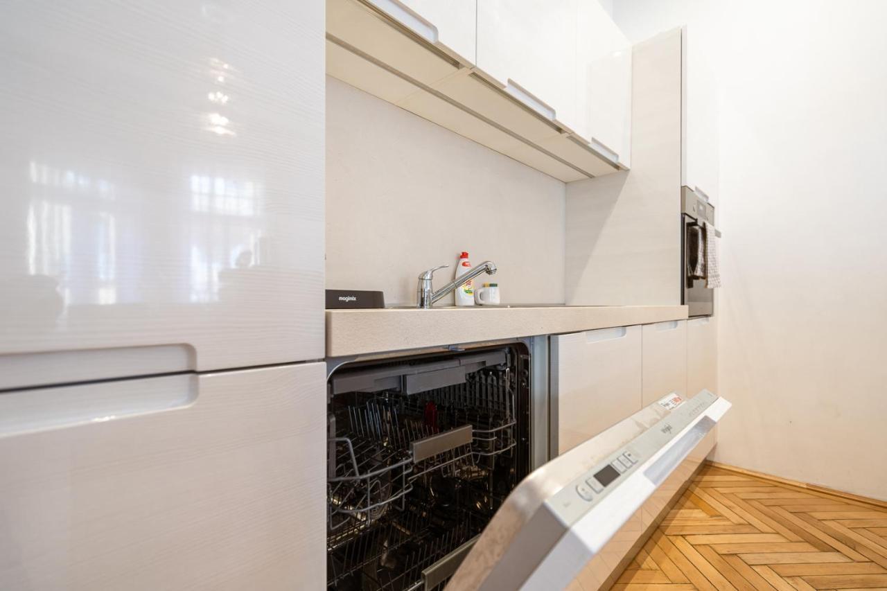 Garys Bright And Spacious Two Bedroom Flat Near Danube Budapest Exterior photo