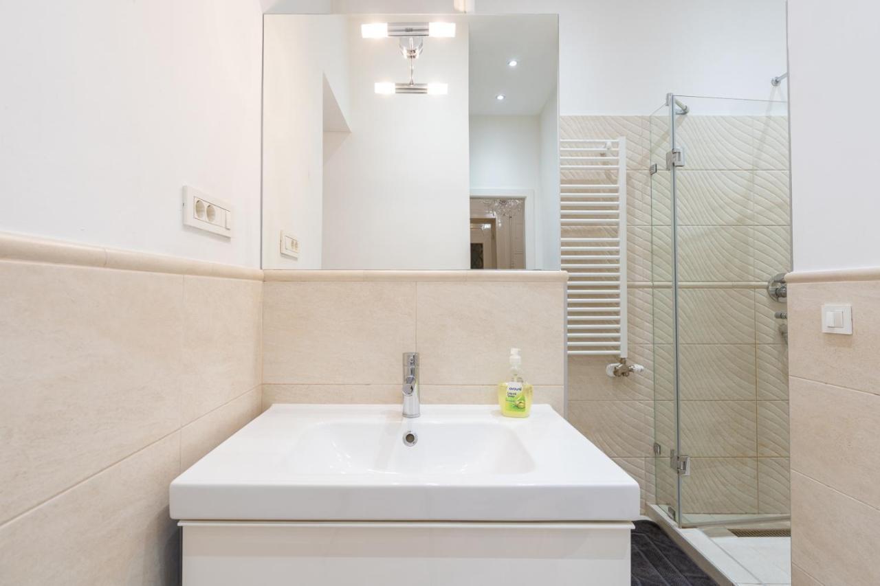 Garys Bright And Spacious Two Bedroom Flat Near Danube Budapest Exterior photo