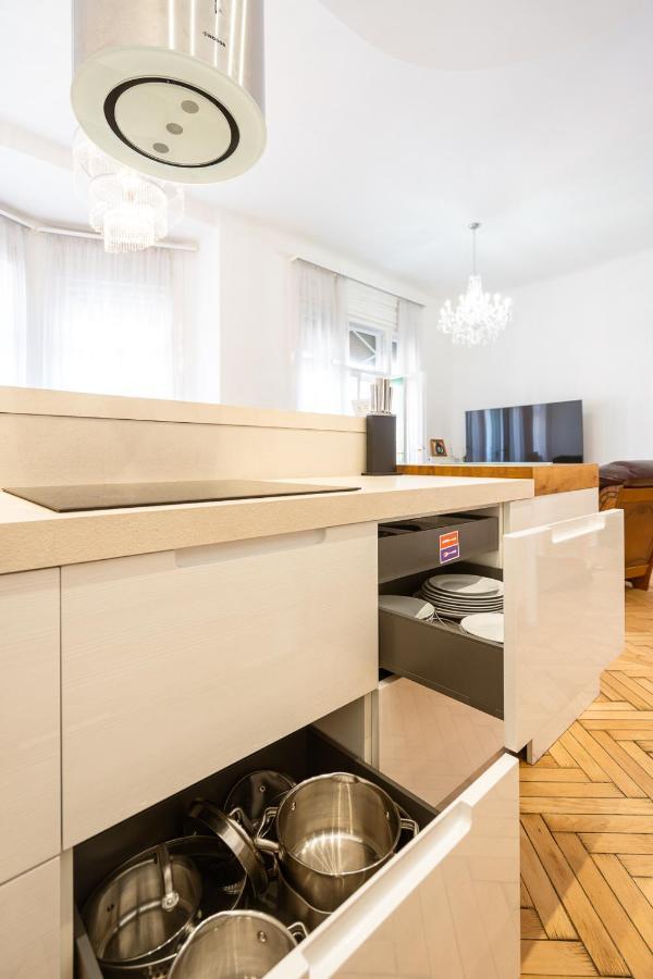 Garys Bright And Spacious Two Bedroom Flat Near Danube Budapest Exterior photo