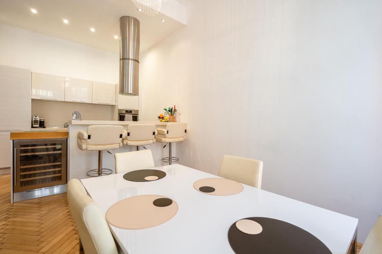 Garys Bright And Spacious Two Bedroom Flat Near Danube Budapest Exterior photo