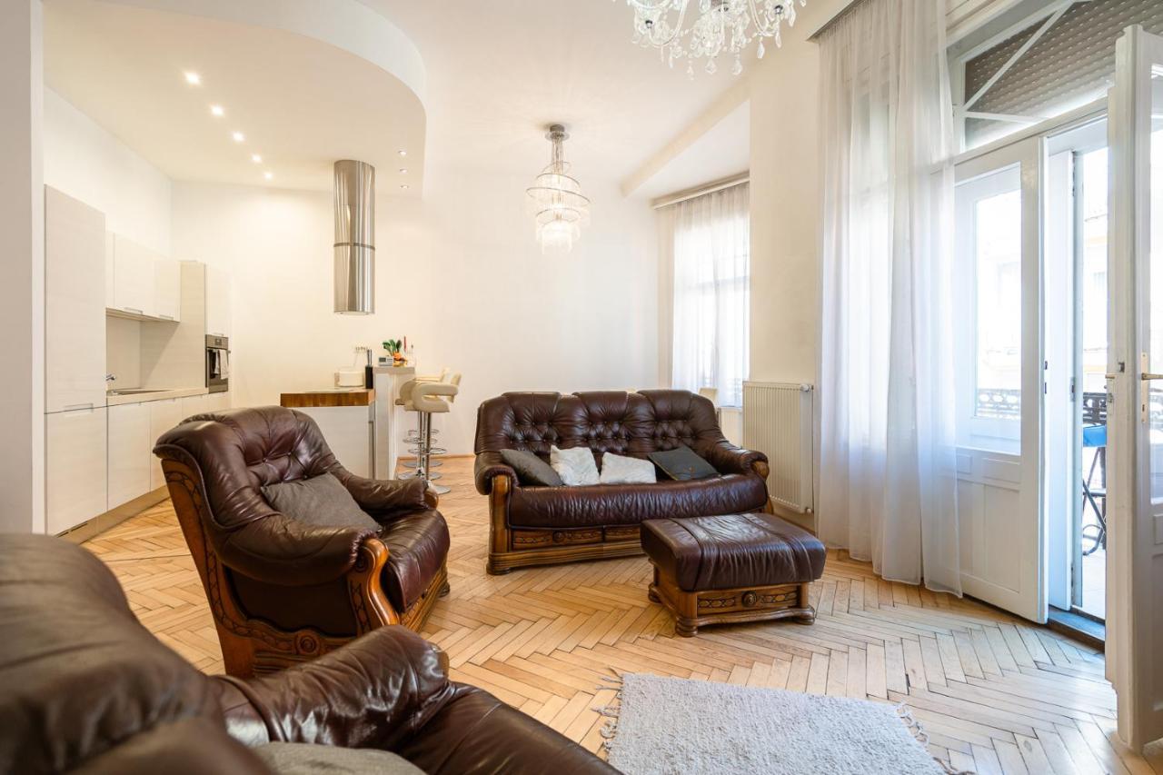 Garys Bright And Spacious Two Bedroom Flat Near Danube Budapest Exterior photo