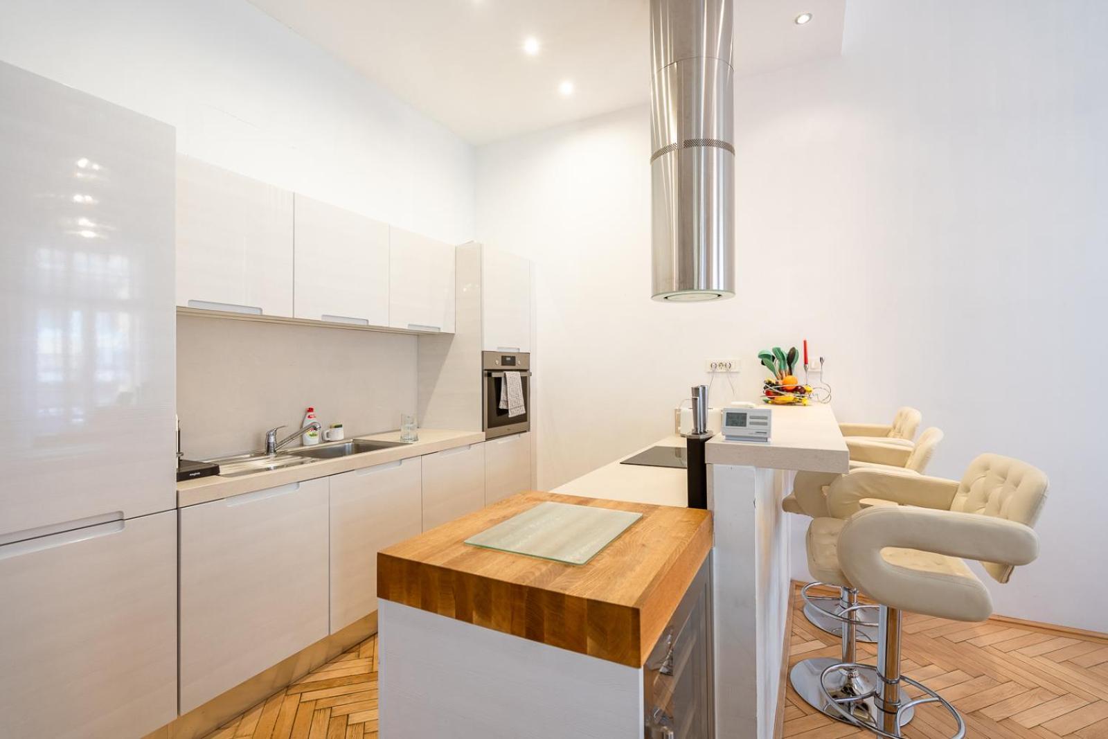 Garys Bright And Spacious Two Bedroom Flat Near Danube Budapest Exterior photo